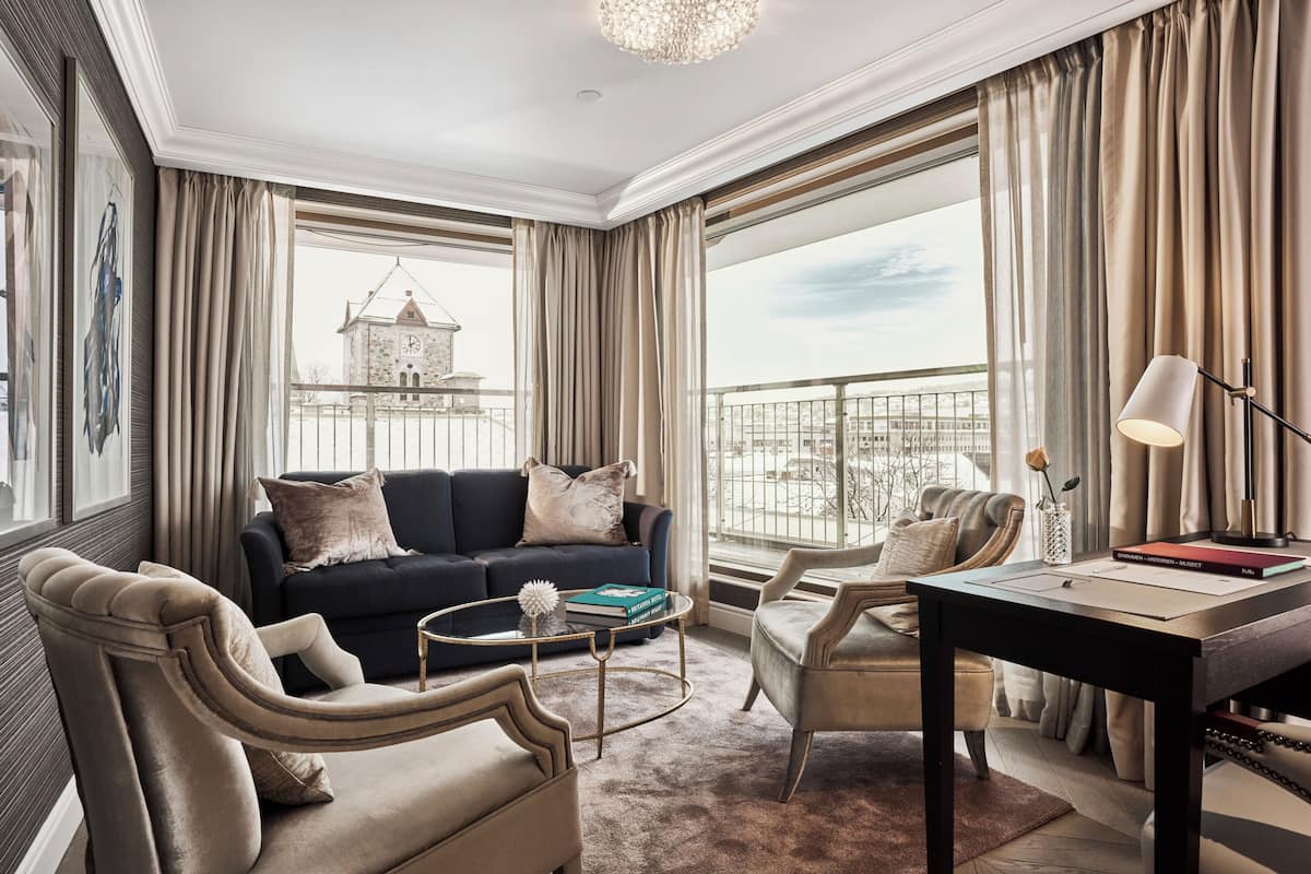 Executive Suite | Living area