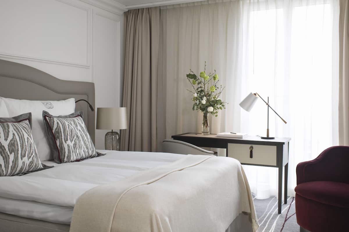 Egyptian cotton sheets, premium bedding, down duvets, pillow-top beds
