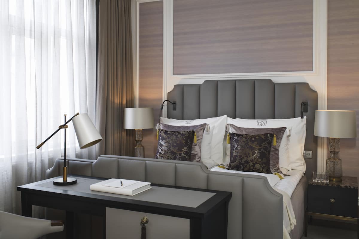Egyptian cotton sheets, premium bedding, down duvets, pillow-top beds