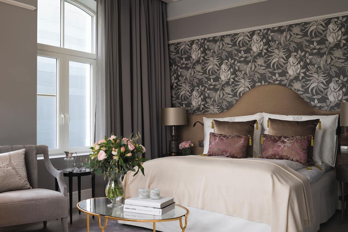 egyptian cotton sheets, premium bedding, down duvets, pillow-top beds