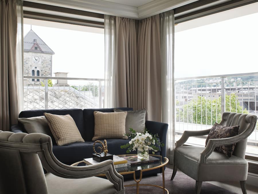 Executive Suite | Living area | 55-cm TV with digital channels