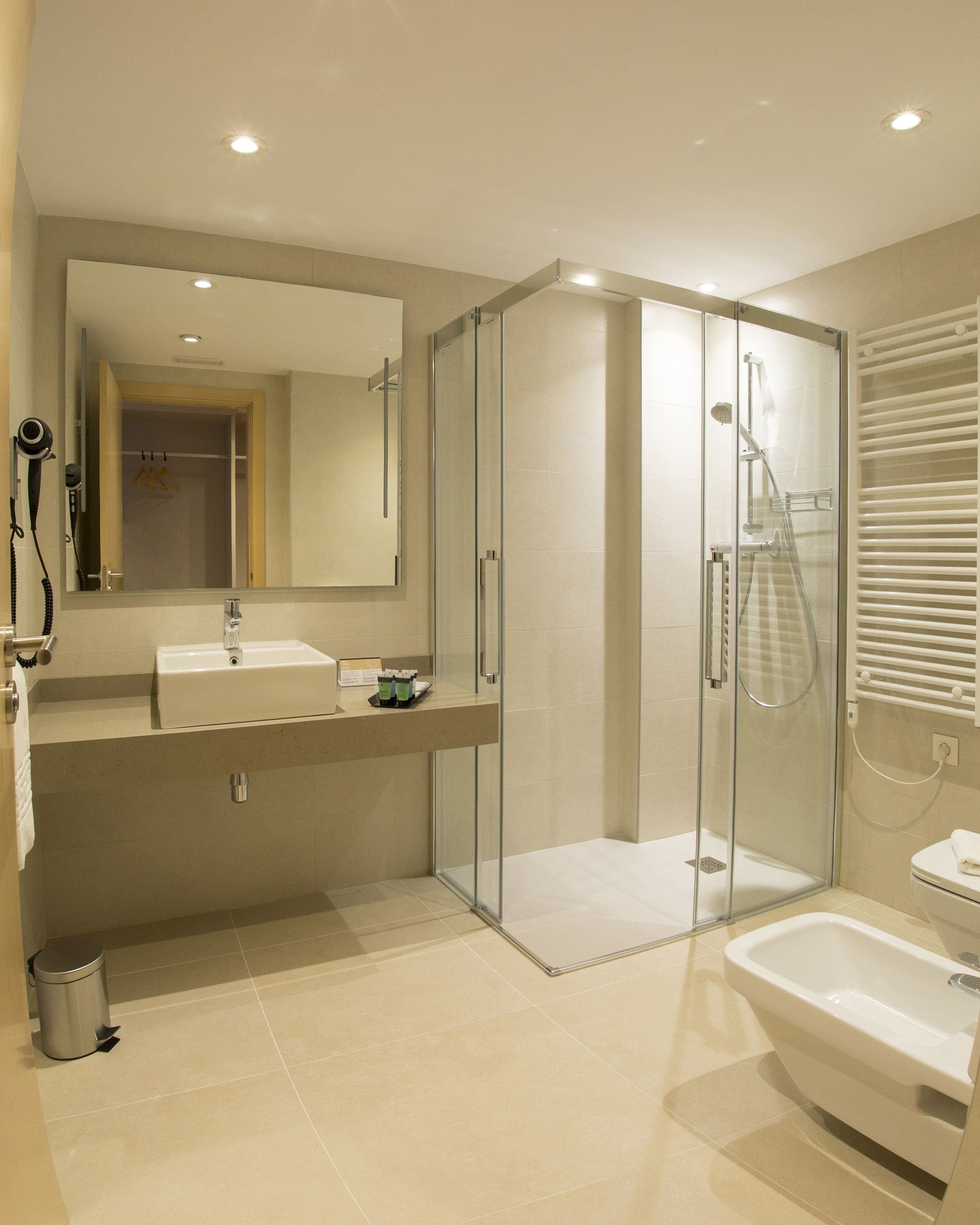 shower, rainfall showerhead, free toiletries, hair dryer