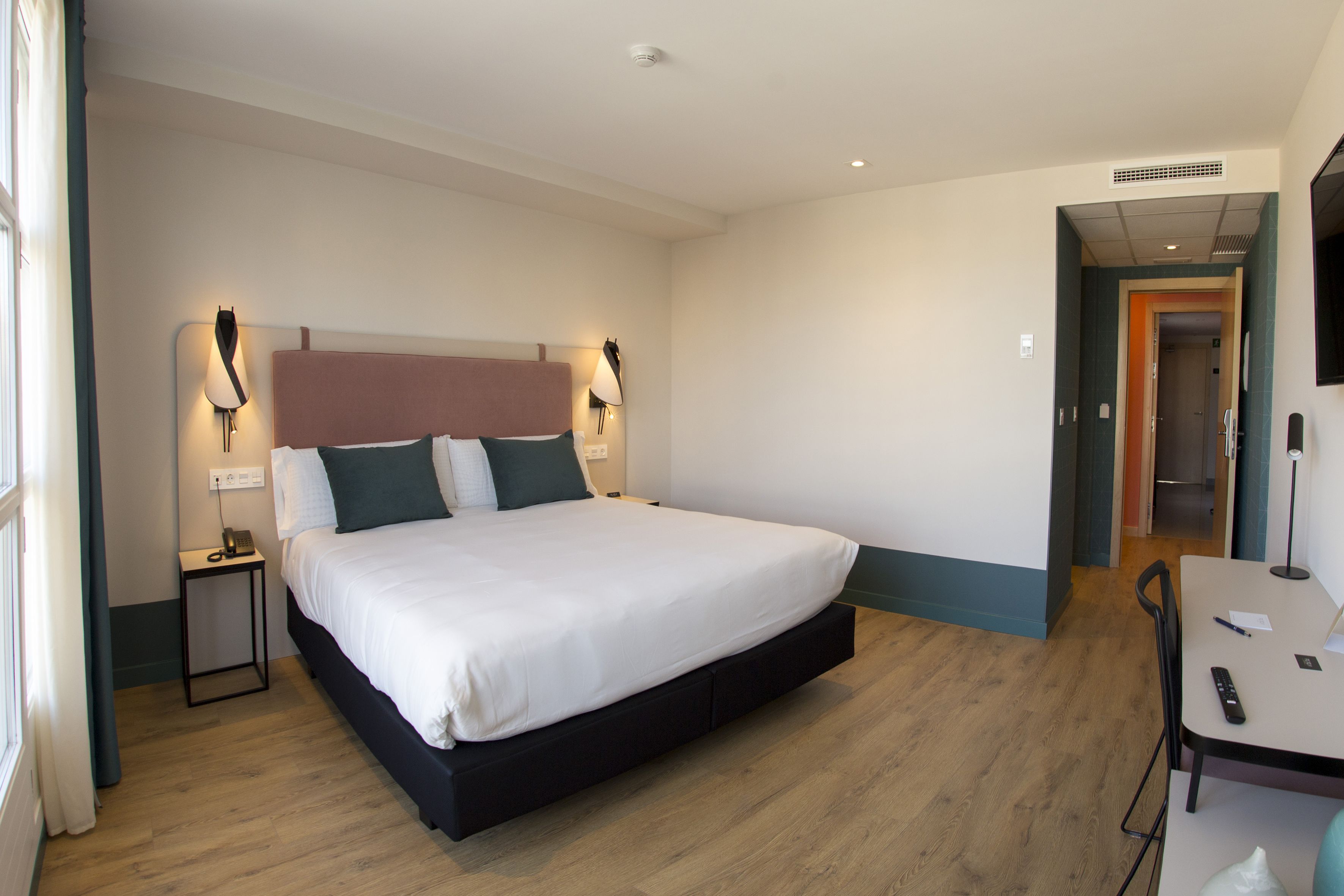 deluxe double room, city view | minibar, in-room safe, desk, blackout curtains