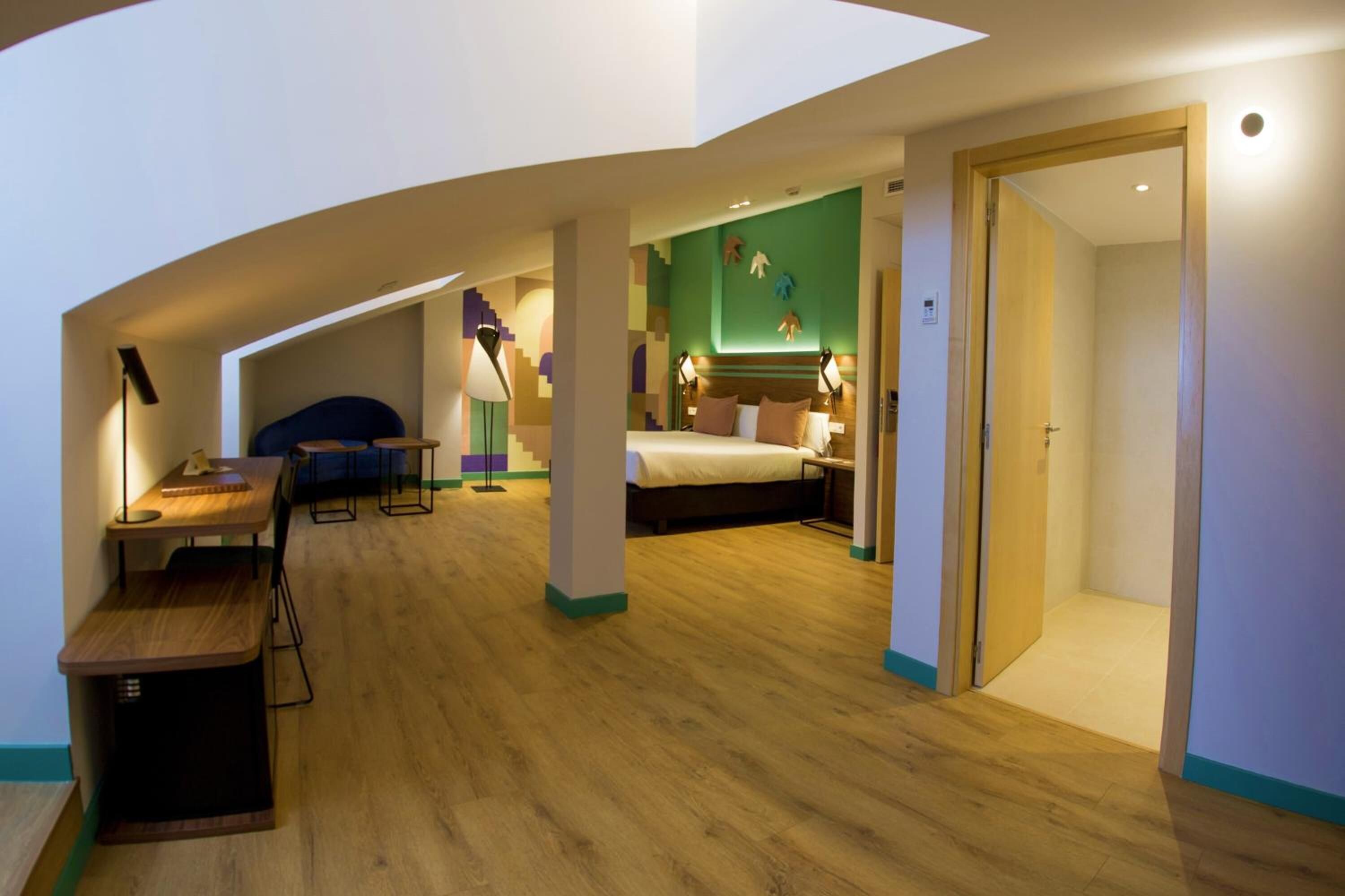 minibar, in-room safe, desk, blackout curtains