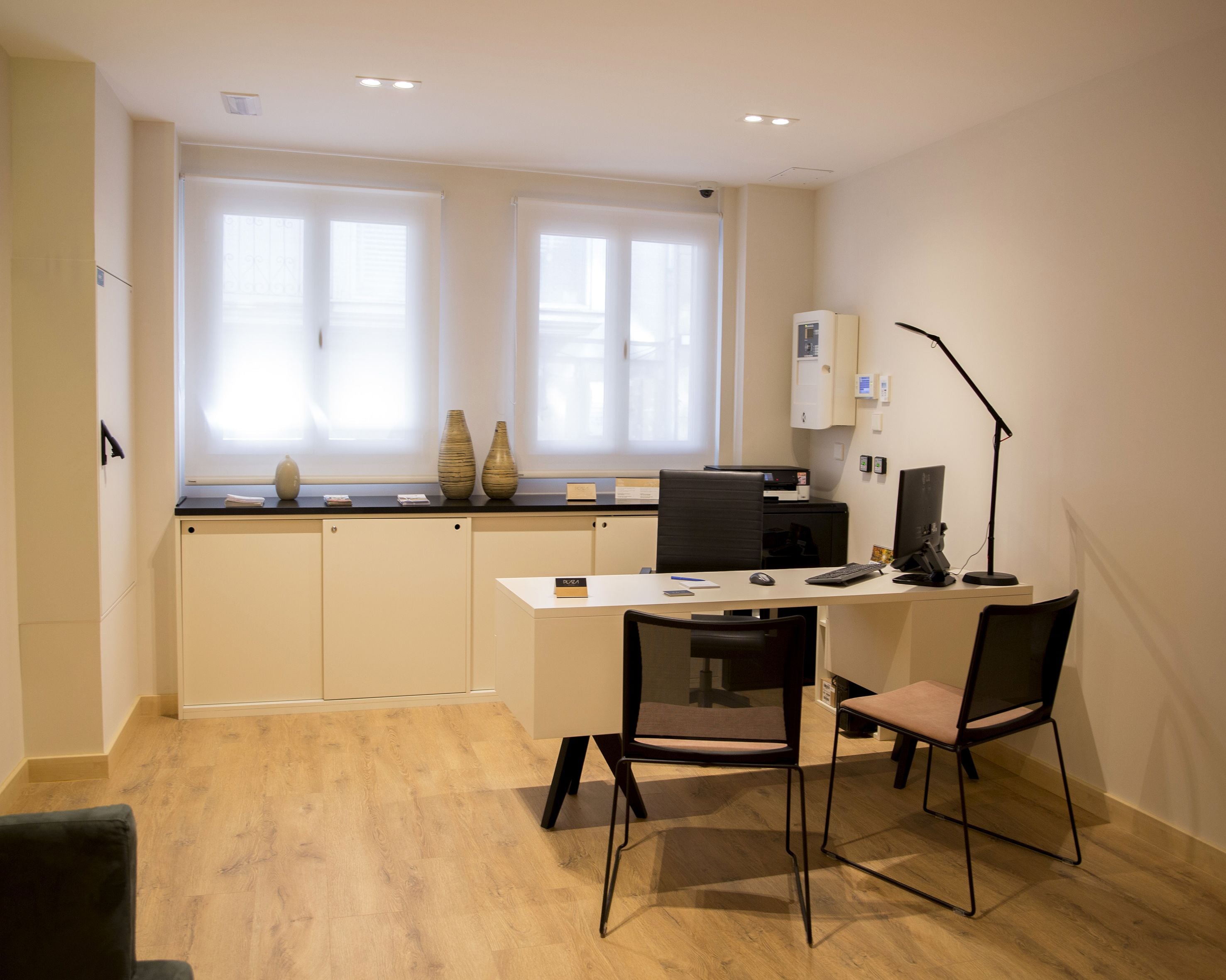 deluxe double room, city view | minibar, in-room safe, desk, blackout curtains