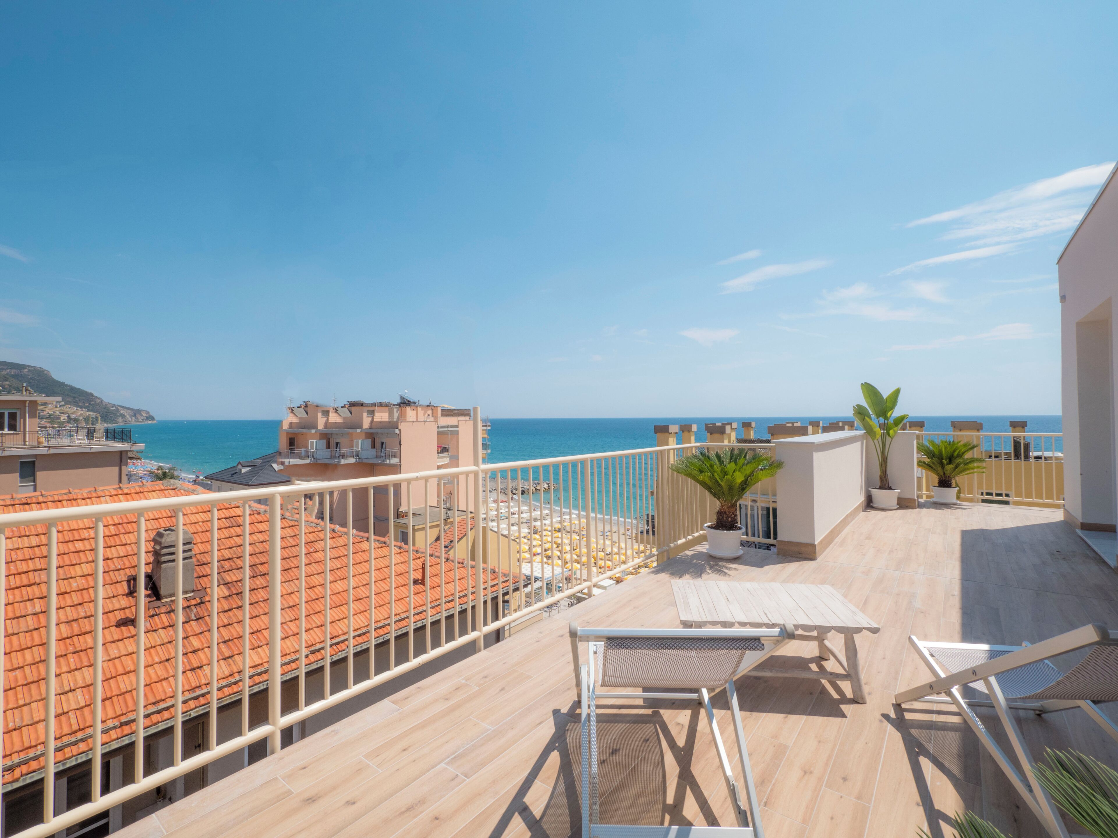 Deluxe-Doppel- oder -Zweibettzimmer, Terrasse, Meerblick | Terrasse/Patio