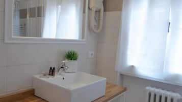 Shower, eco-friendly toiletries, hair dryer, bidet
