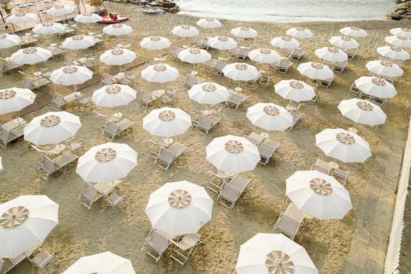 Beach nearby, sun loungers, beach umbrellas, beach towels