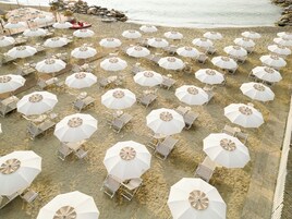 Beach nearby, sun loungers, beach umbrellas, beach towels
