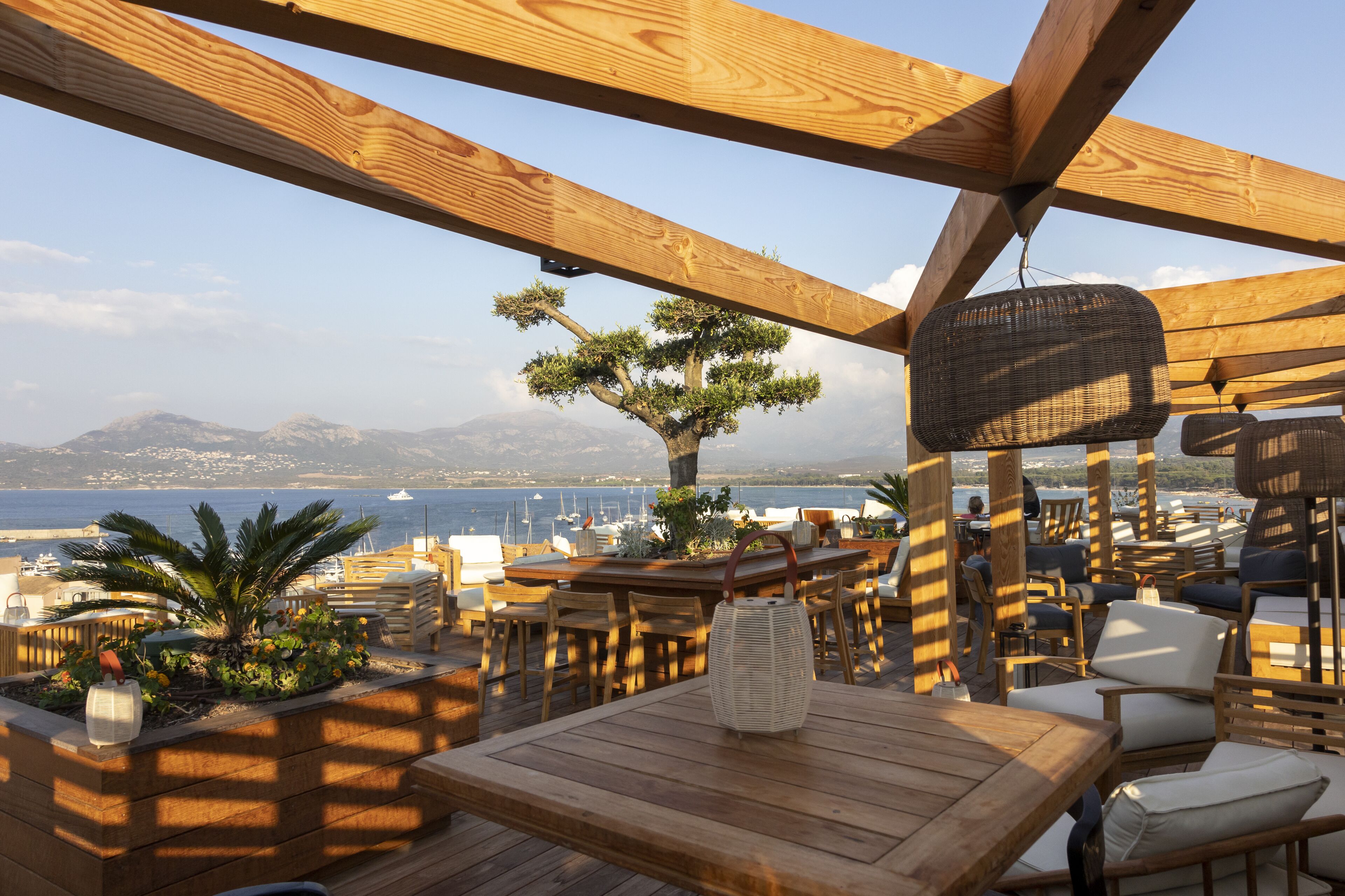 2 bars/lounges, tapas bar