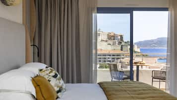 Suite Panoramique, bain à remous, vue mer (Prestige) | 1 chambre, literie de qualité supérieure, surmatelas, minibar