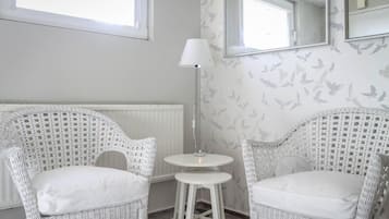 شقة اقتصادية | 1 غرفة نوم ومكواة/لوح كي وواي فاي مجانًا وملاءات أسرّة