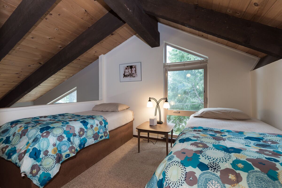 loft with two twin beds - one bed does back right up to loft area so not good for a small child