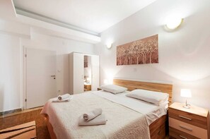 3 عدّة غرف نوم ومكتب وواي فاي وملاءات أسرّة