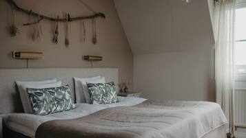 Dubbelrum | Individuell inredning, unika möbler, skrivbord och mörklÀggningsgardiner