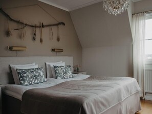 Double Room | Individually decorated, individually furnished, desk, blackout drapes