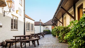 Exterior - The Half Moon Inn and Country Lodge (Yeovil)