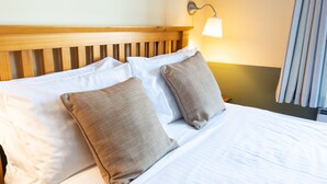 Standard Double Room, Ensuite | Blackout drapes, iron/ironing board (on request), WiFi (free) - The Half Moon Inn and Country Lodge (Yeovil)