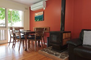 In-room dining - 36 Bakers Gully Rd, Bright (Bright)