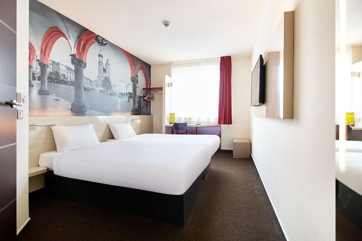 Standaard Twin kamer | Een bureau, een laptopwerkplek, gratis wifi, beddengoed