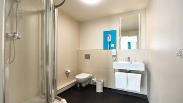 Ducha, artículos de tocador gratuitos, secador de pelo, toallas