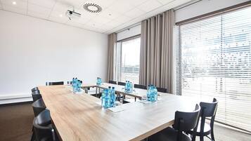 Trung tâm hành chính, văn phòng