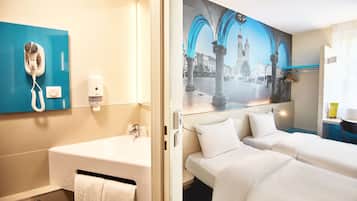 Standard Twin Room | Desk, laptop workspace, free WiFi, bed sheets