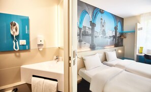 Bureau, espace de travail pour ordinateur portable, Wi-Fi gratuit