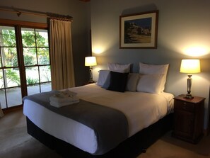 4 bedrooms, iron/ironing board, free WiFi, bed sheets - The Grange Homestead (Porepunkah)