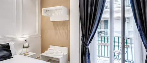 Comfort Double Room | Minibar, desk, blackout drapes, soundproofing