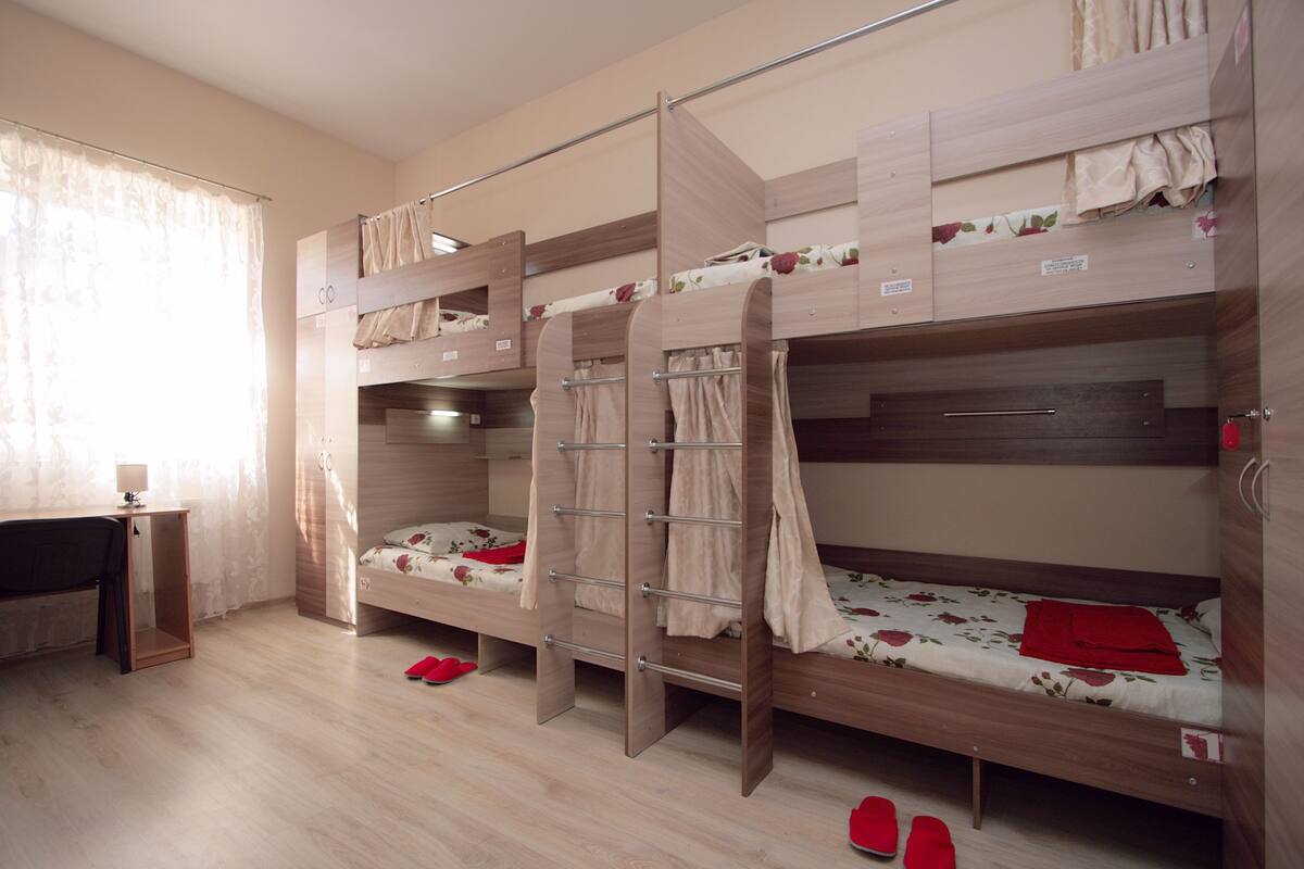 Gemeinsamer Schlafsaal, Gemischter Schlafsaal, Stadtblick (8 beds) | Schreibtisch, Bügeleisen/Bügelbrett, kostenloses WLAN, Bettwäsche