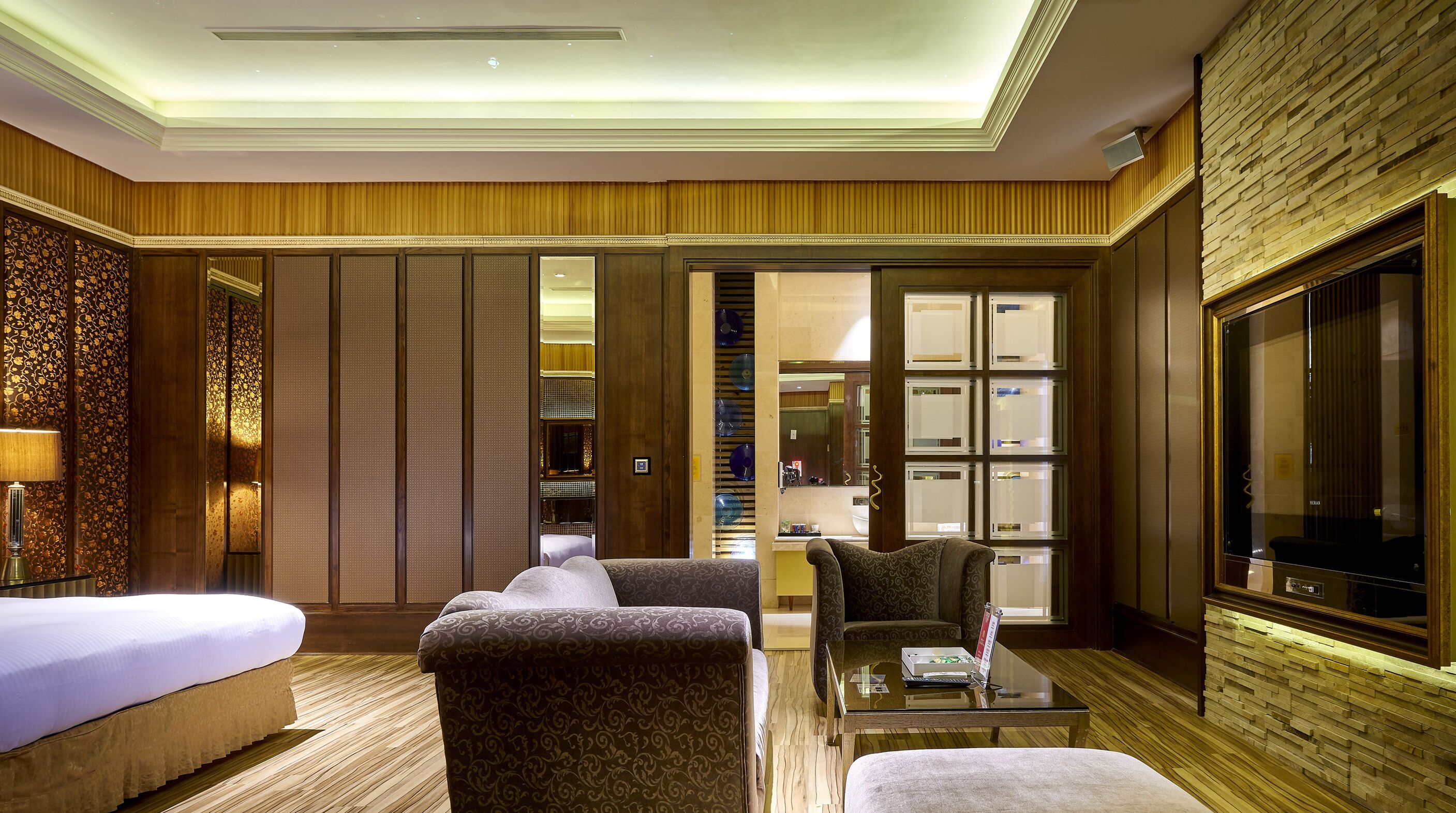 superior suite, non smoking | down duvets, minibar, blackout curtains, soundproofing