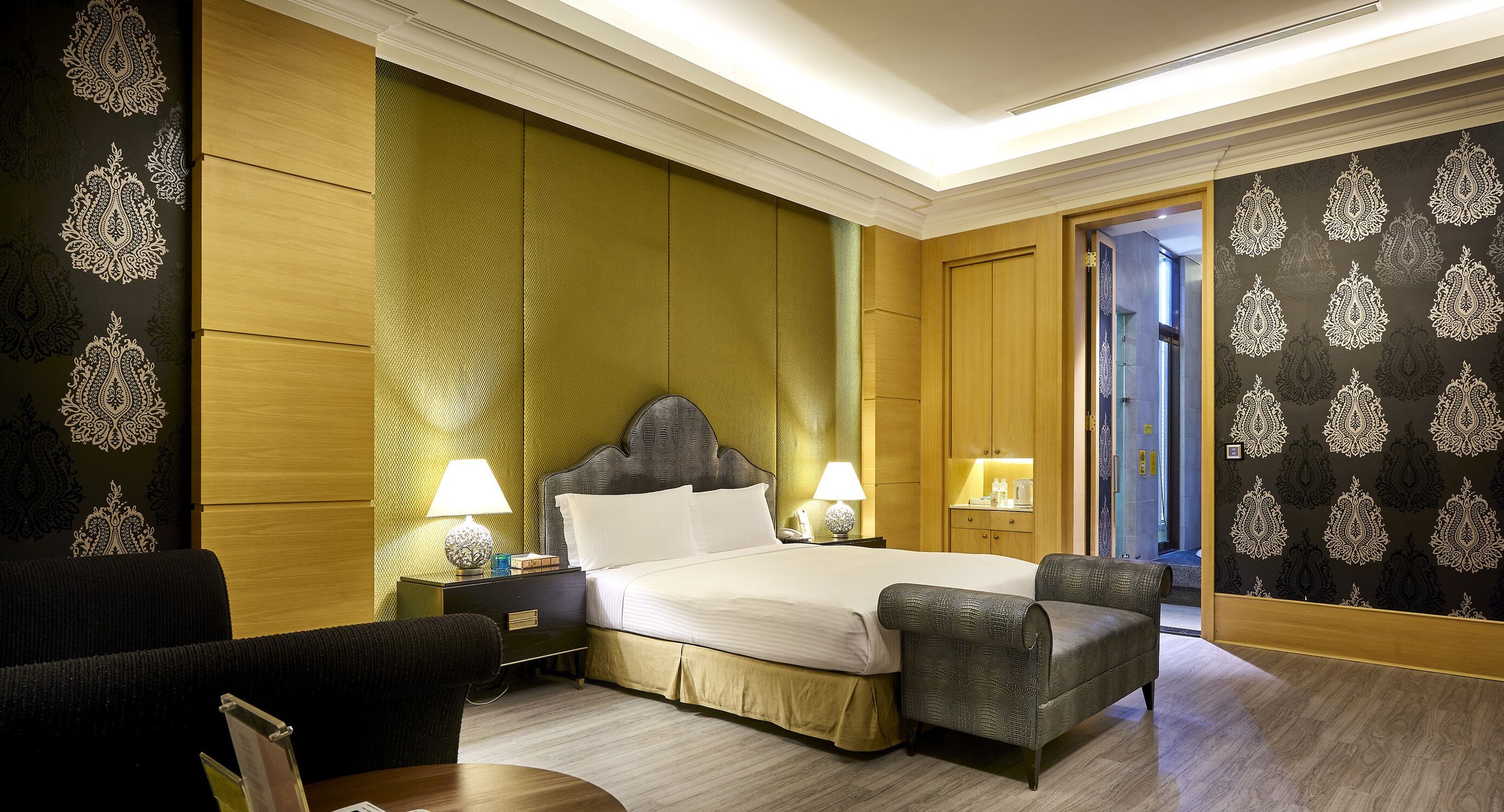 standard suite, non smoking | down duvets, minibar, blackout curtains, soundproofing