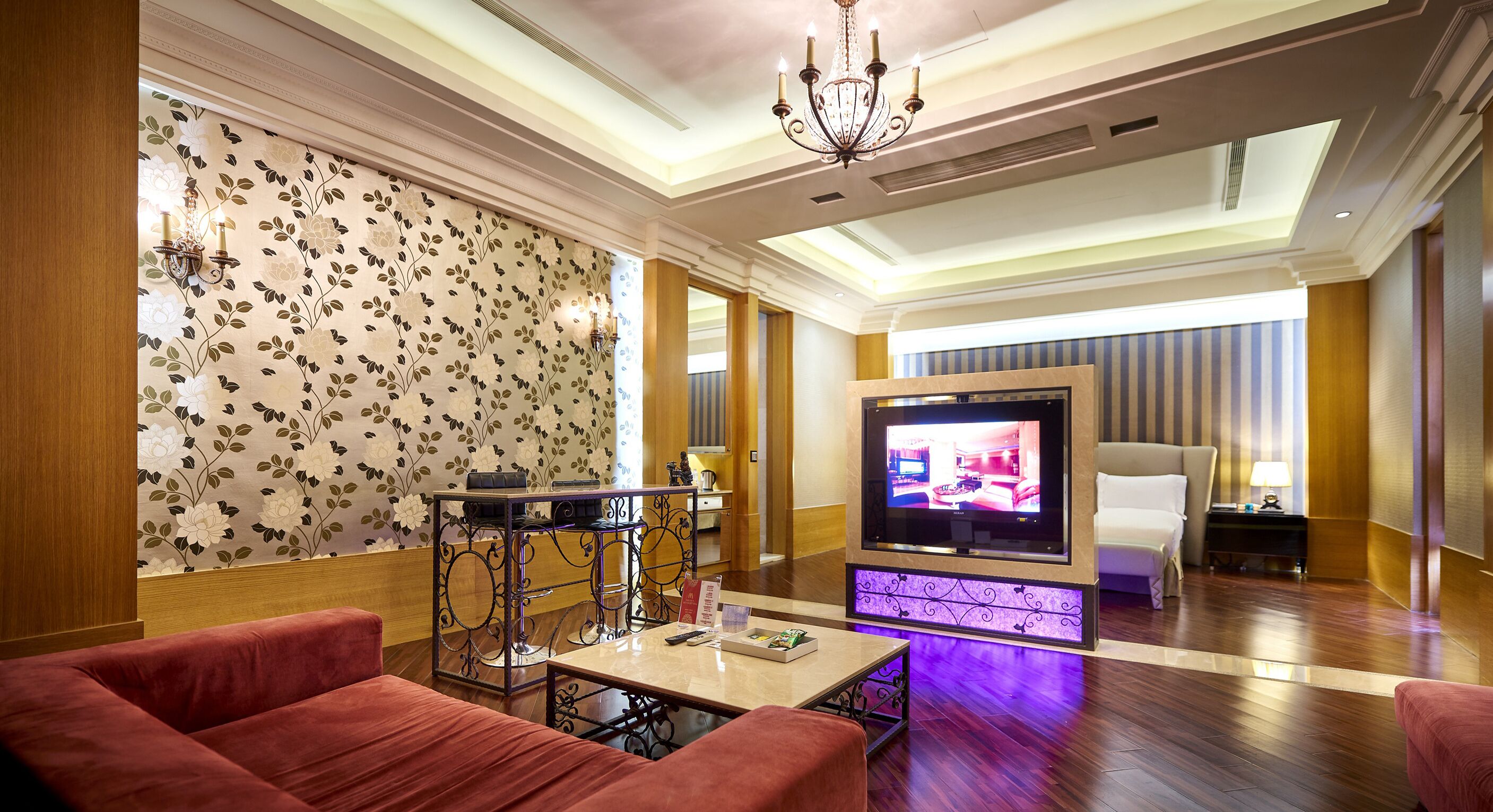 superior suite, non smoking | down duvets, minibar, blackout curtains, soundproofing