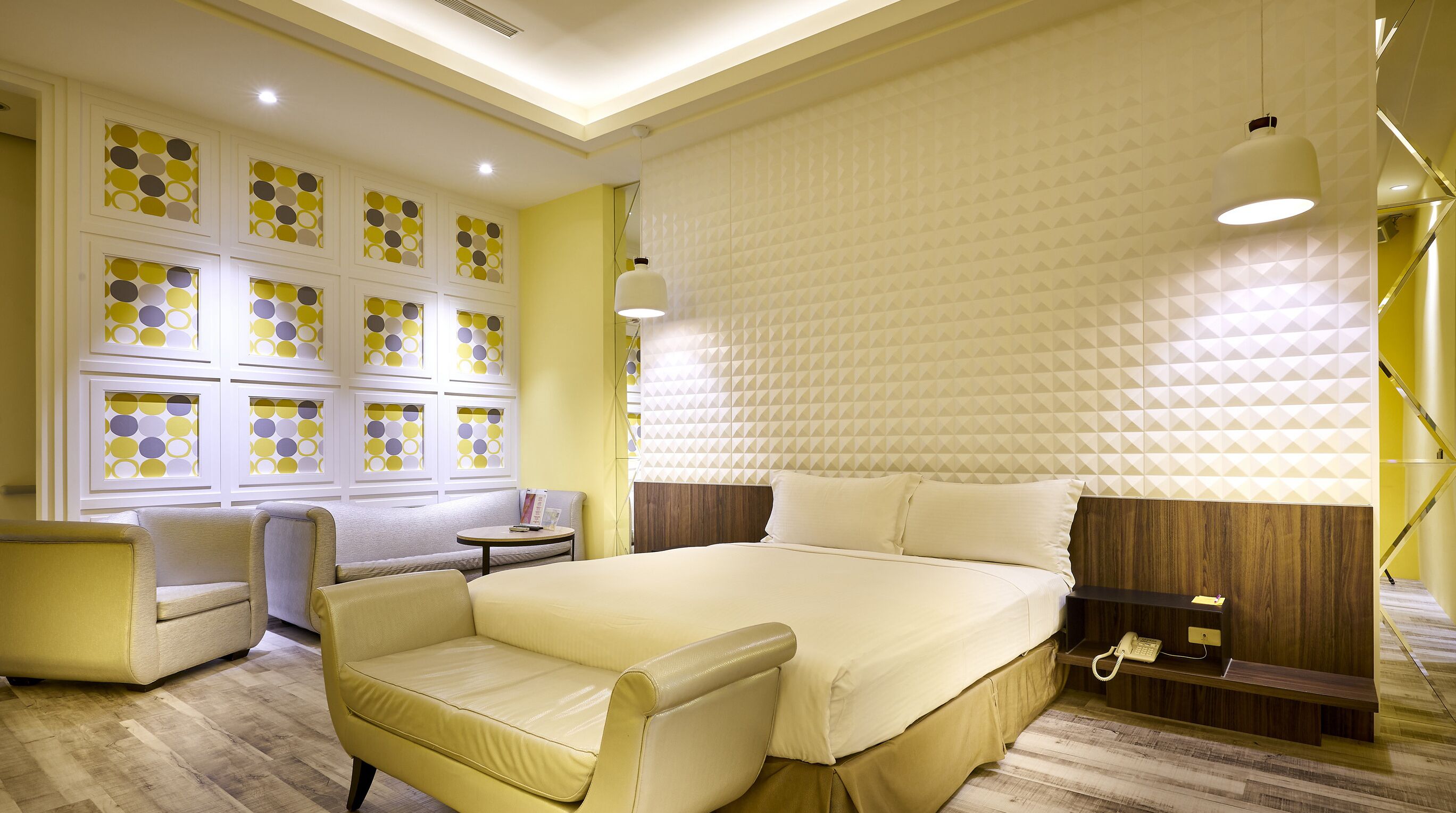 standard suite, non smoking | down duvets, minibar, blackout curtains, soundproofing