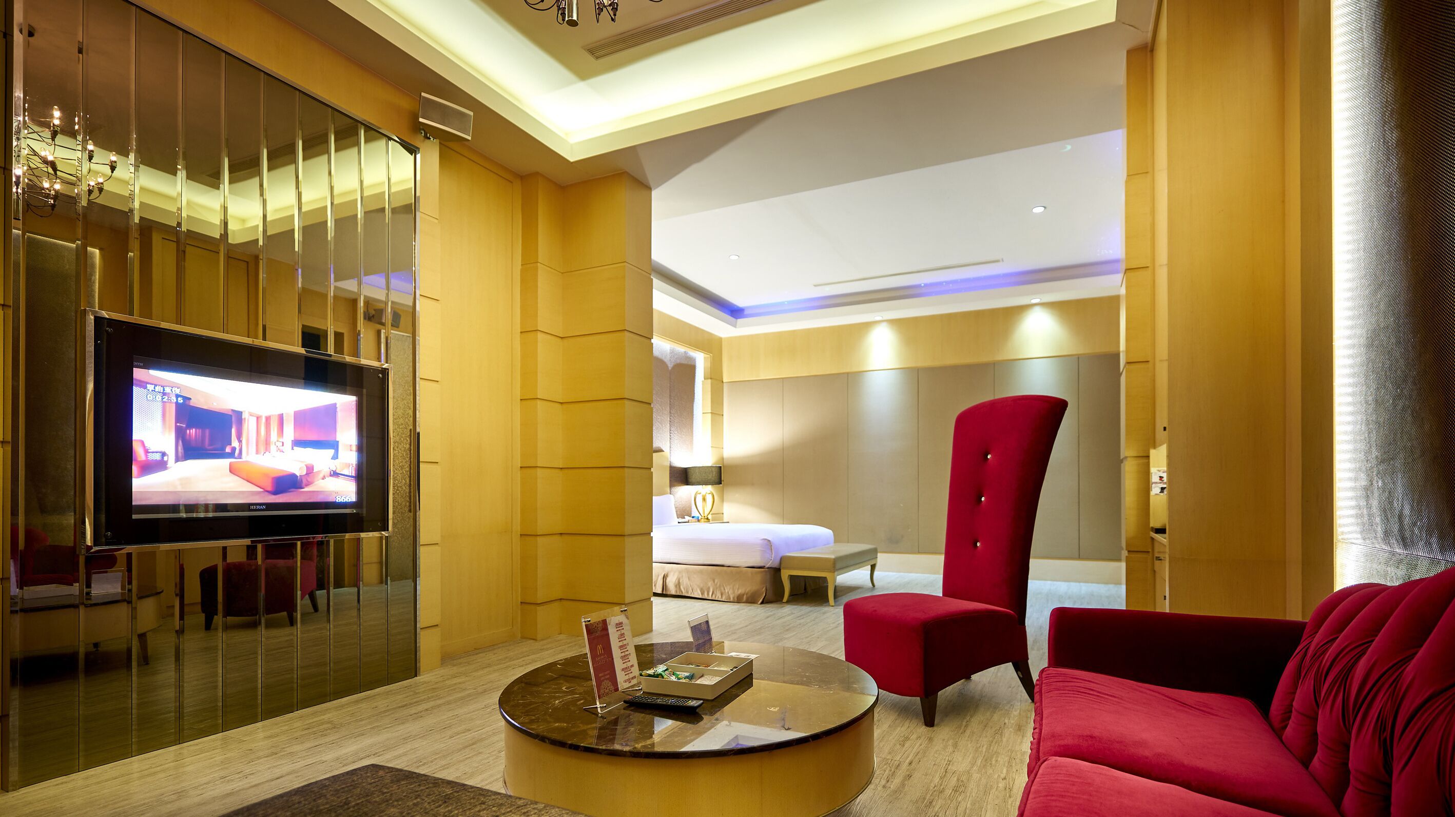 superior suite, non smoking | down duvets, minibar, blackout curtains, soundproofing