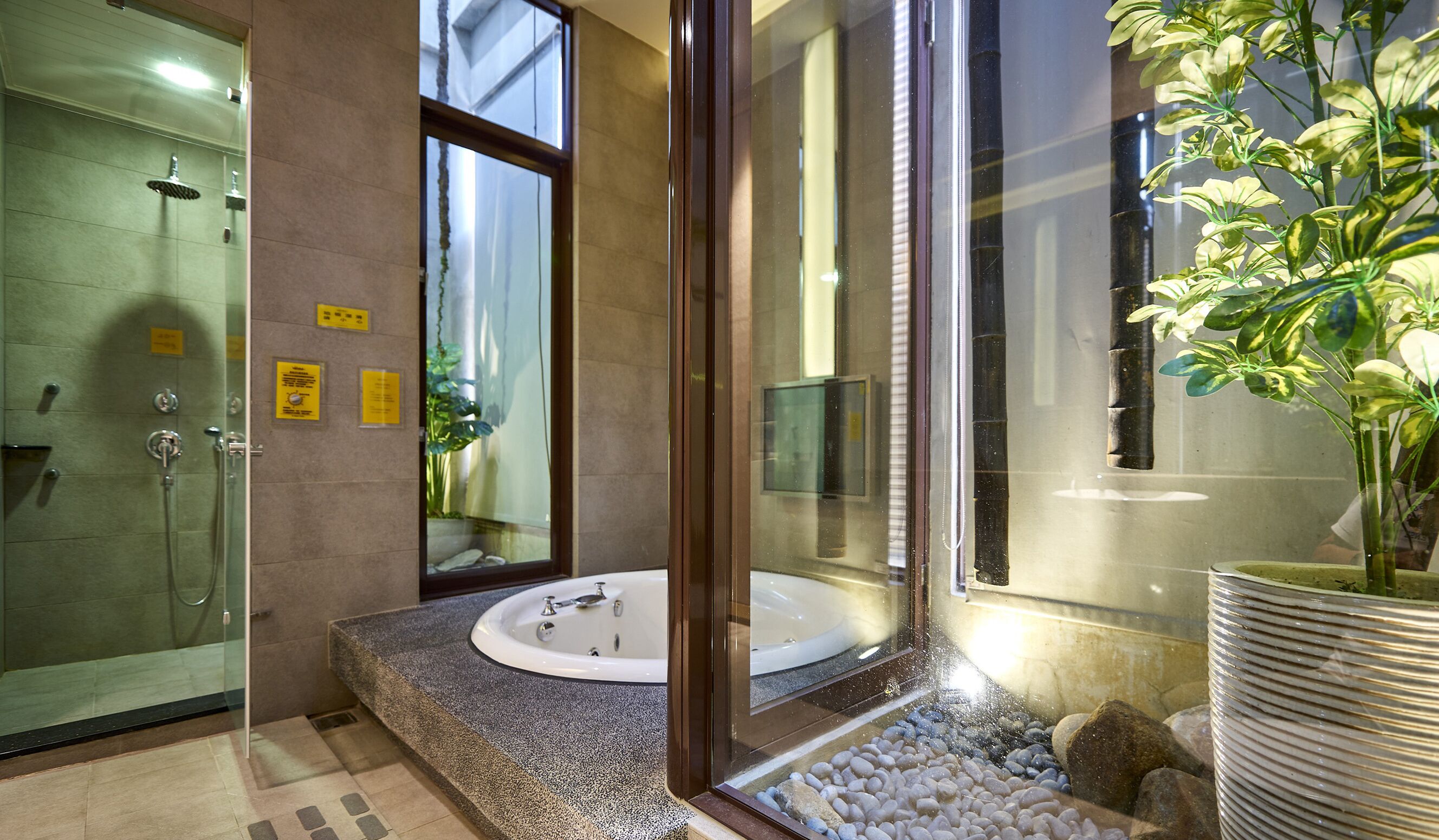 standard suite, non smoking | bathroom | separate bathtub and shower, jetted bath, hydromassage showerhead