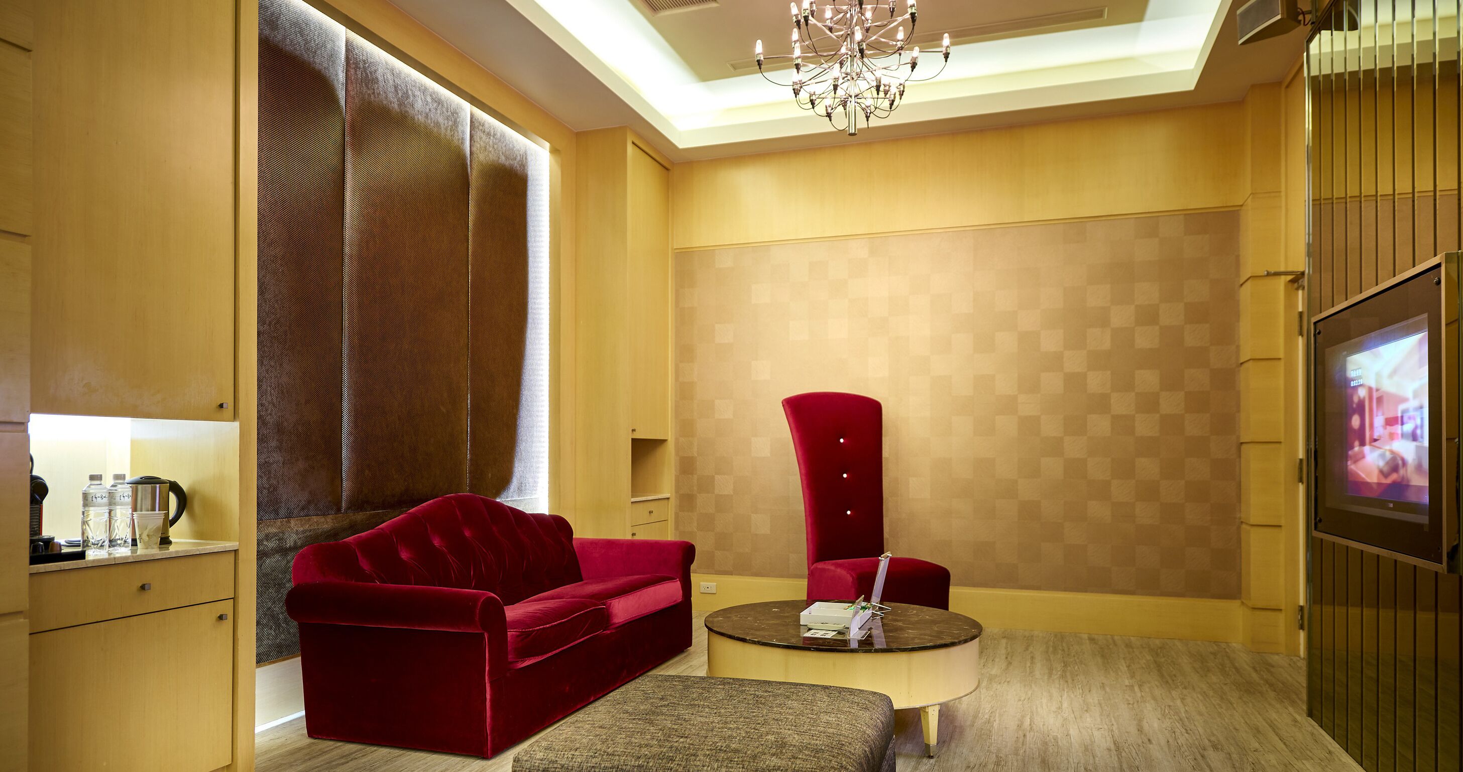 superior suite, non smoking | down duvets, minibar, blackout curtains, soundproofing