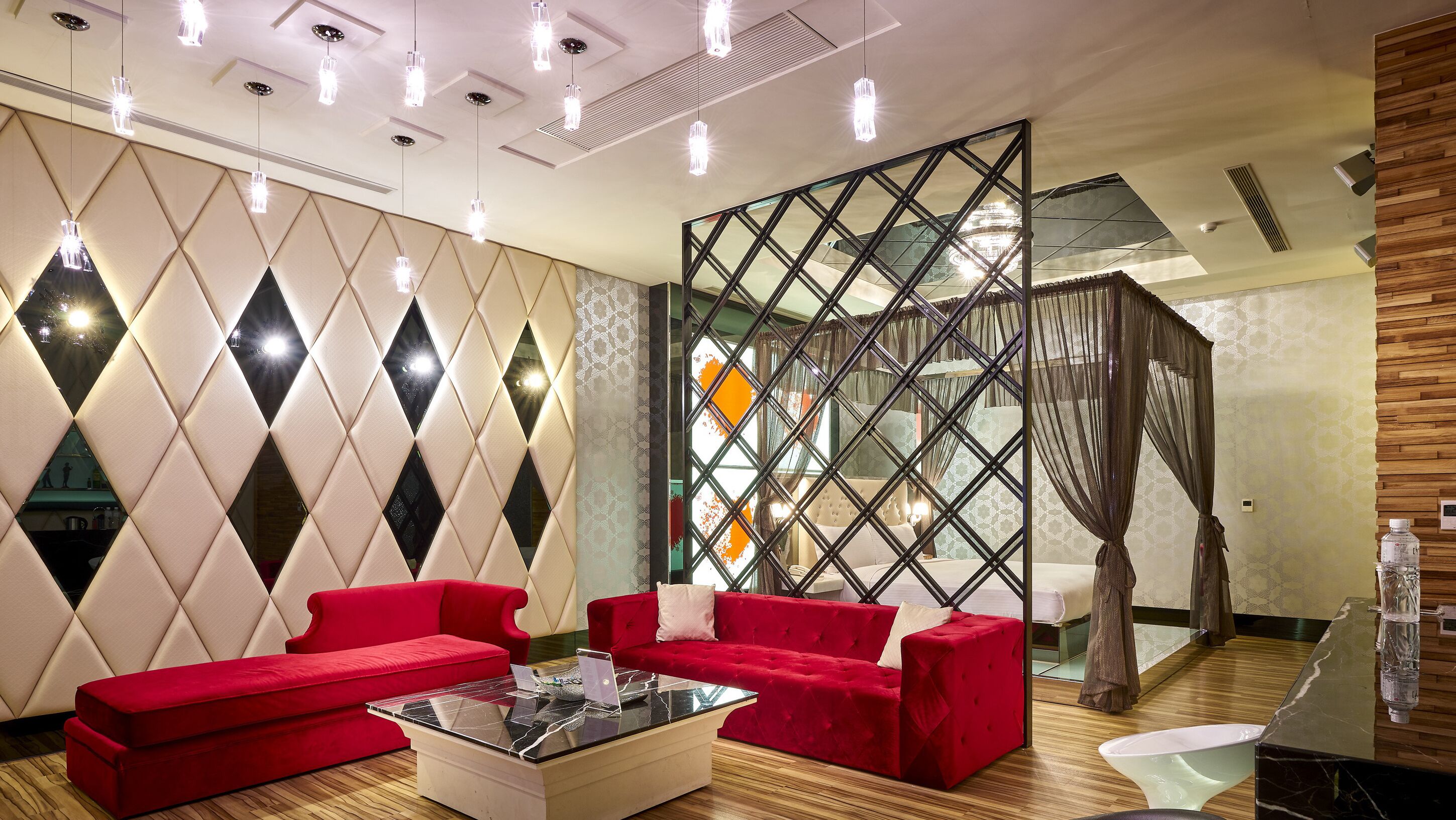 luxury suite, non smoking | down duvets, minibar, blackout curtains, soundproofing