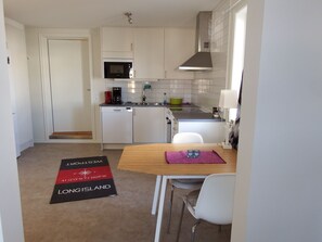 大冰箱、微波炉、烤箱、炉灶