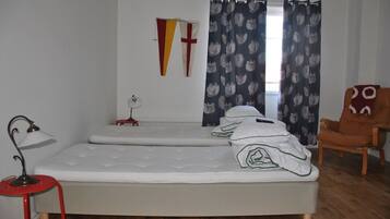 Apartment, Mehrere Betten, Nichtraucher, eingeschrĂ€nkter Meerblick | VerdunkelungsvorhĂ€nge, schallisolierte Zimmer, BĂŒgeleisen/BĂŒgelbrett