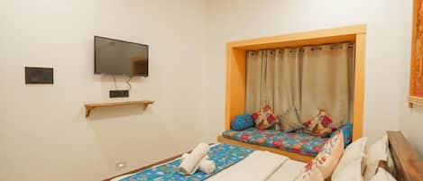 Family Suite | Premium bedding, laptop workspace, blackout drapes, WiFi (free)