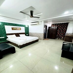 Quarto casal luxo | 1 quarto, roupas de cama premium, espaço de trabalho para notebook