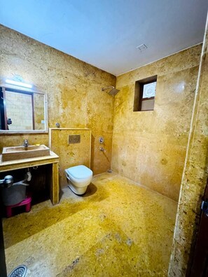 1 quarto, roupas de cama premium, espaço de trabalho para notebook