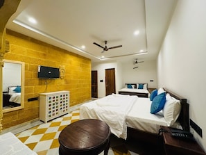 Family Suite | Premium bedding, laptop workspace, blackout drapes, free WiFi