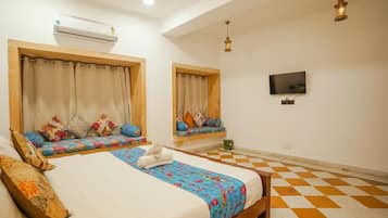 Family Suite | Premium bedding, laptop workspace, blackout curtains, free WiFi