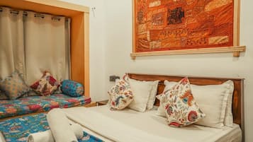 Deluxe-Doppelzimmer | Hochwertige Bettwaren, laptopgeeigneter Arbeitsplatz