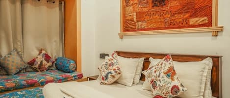 Chambre Deluxe double | Literie de qualité, espace de travail pour ordinateurs portables