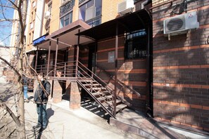 Property entrance - Hostel Comfort Blizzzko (Kazan)