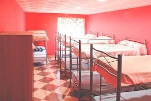 Rideaux occultants, chambres insonorisées, Wi-Fi gratuit, draps fournis